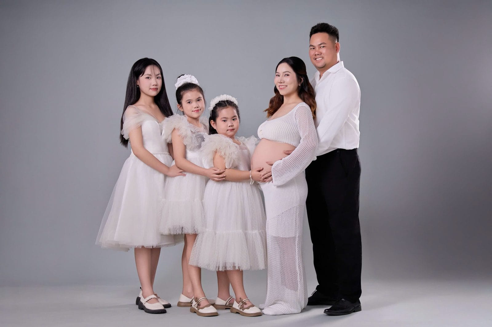 Cách tạo dáng chụp ảnh bầu phù hợp theo từng giai đoạn thai kỳ