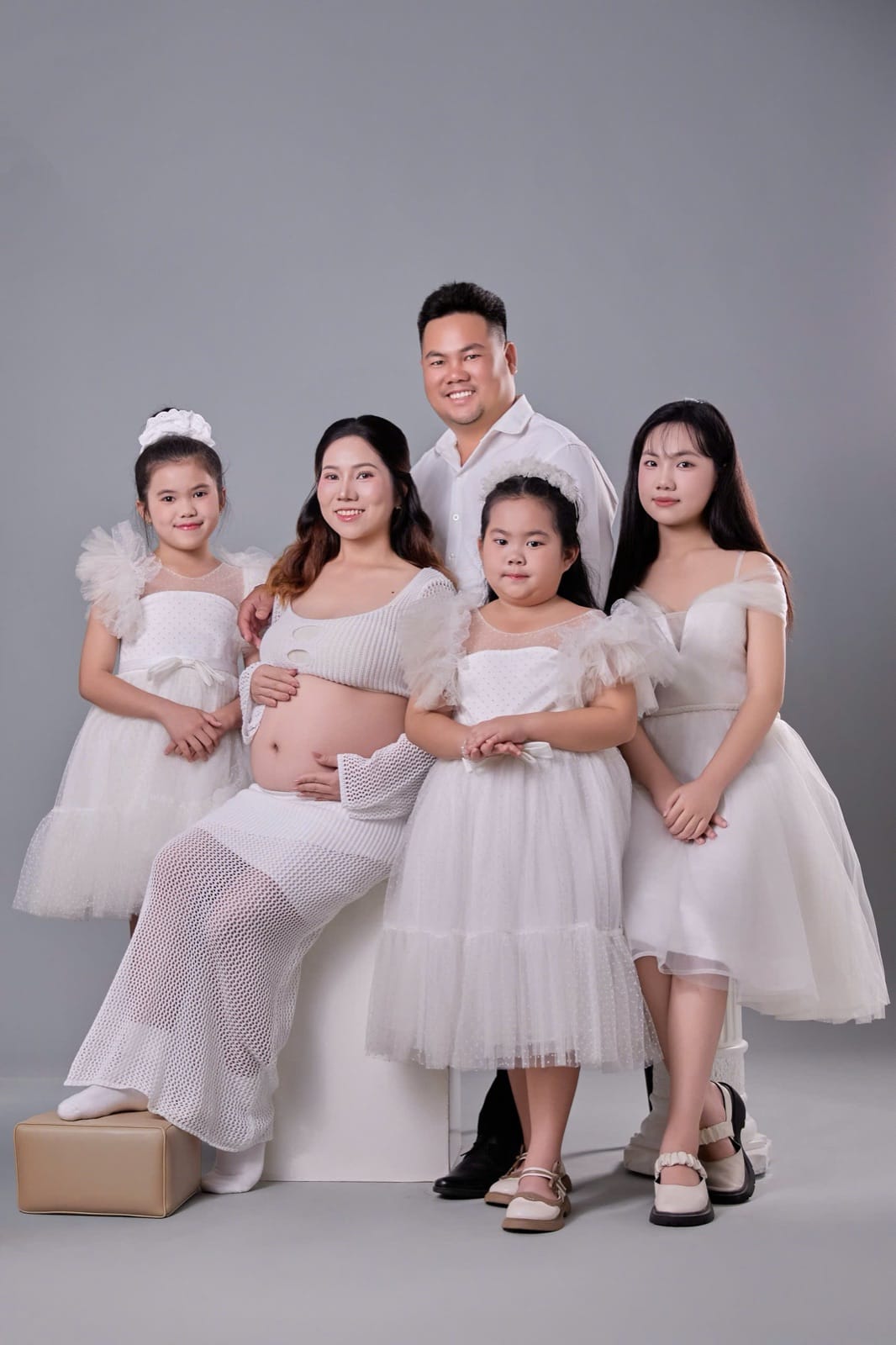 chụp ảnh bầu cùng chồng - NHƯ Photo Chụp ảnh bầu cùng chồng ngoài trời, cặp vợ chồng tạo dáng tại không gian ngoại cảnh gần Long An