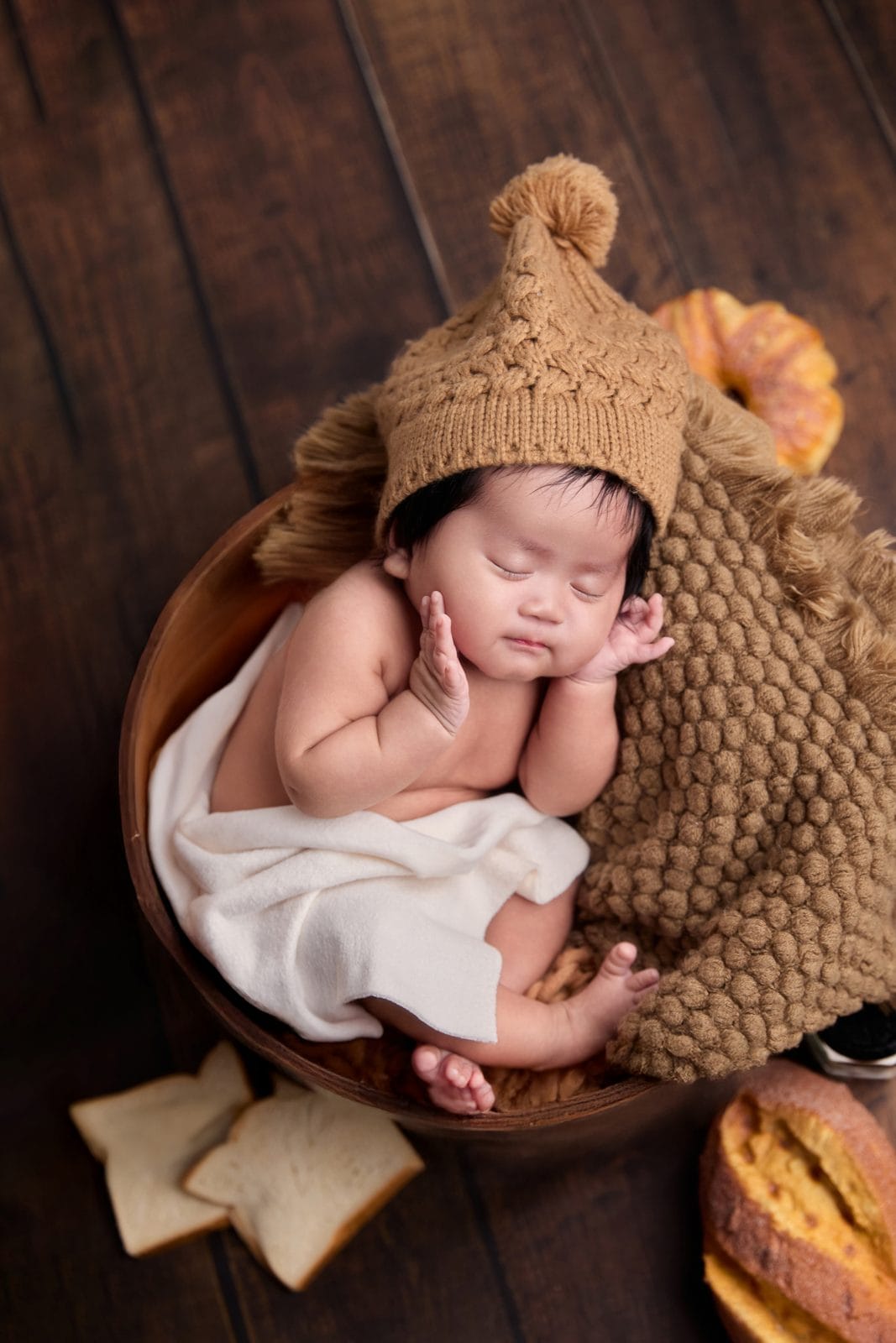 chụp ảnh bé 100 ngày - NHƯ Photo Concept bách nhật truyền thống khi chụp ảnh bé 100 ngày cùng gia đình