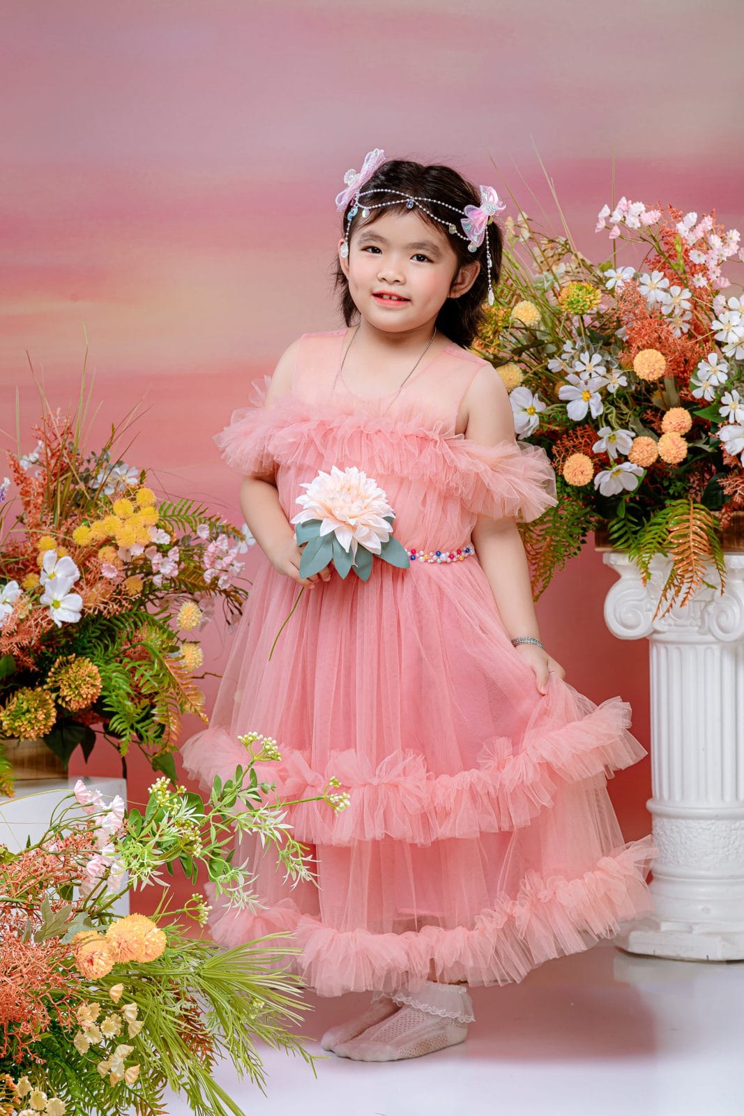 chụp ảnh bé gái - NHƯ Photo Phụ kiện nơ và vòng hoa khi chụp ảnh bé gái phong cách đồng quê
