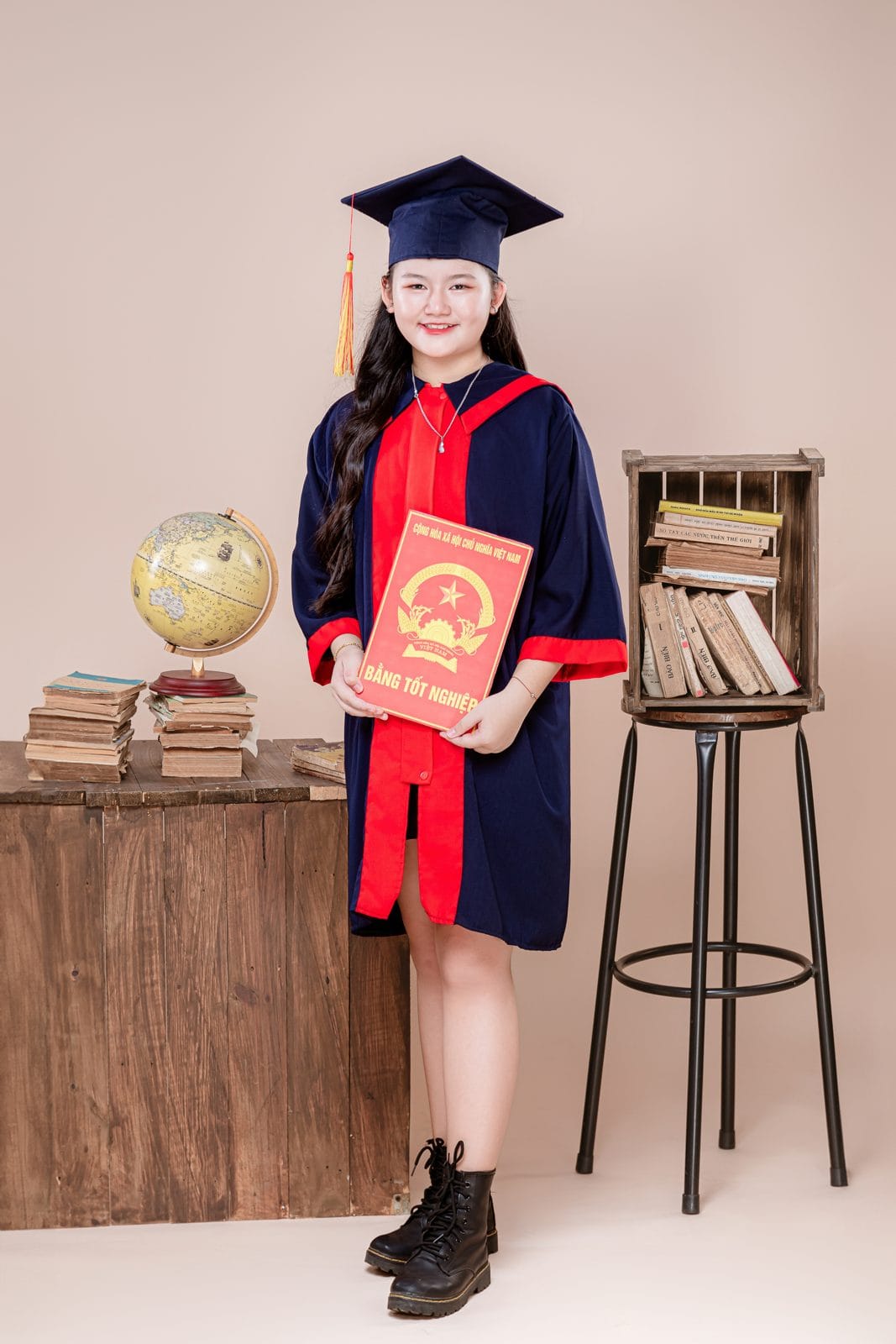 Chụp ảnh bé trai phong cách năng động cùng bóng và xe đạp tại NHƯ Photo