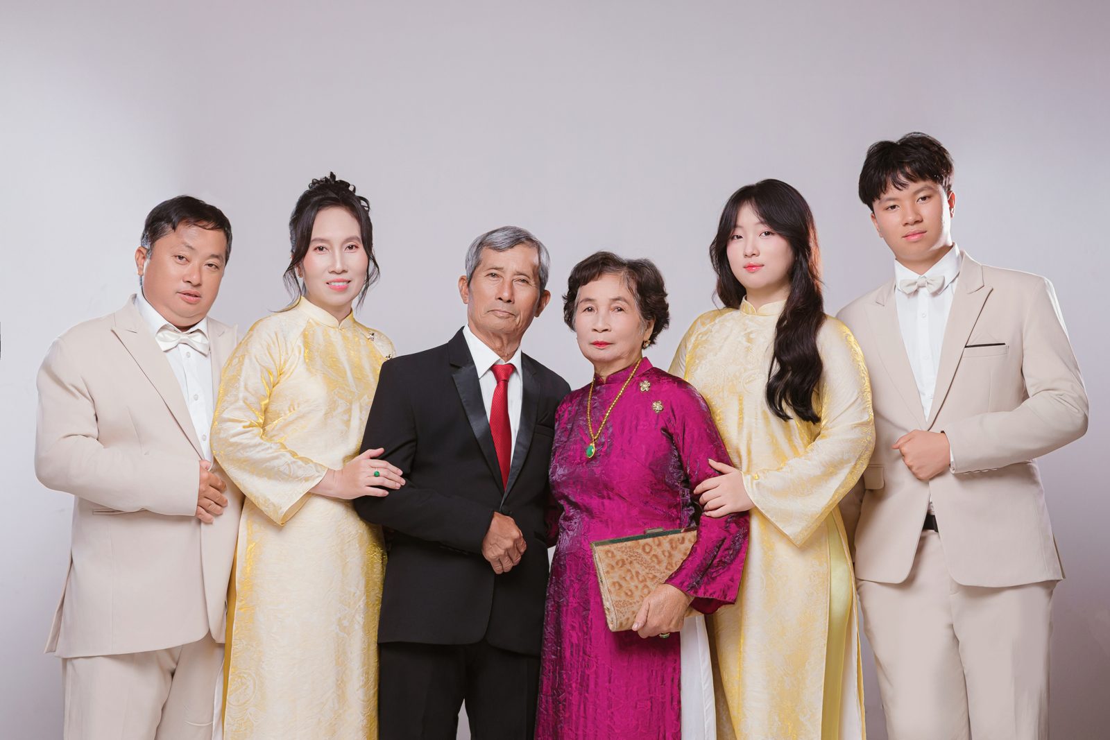 Chụp ảnh gia đình 3 thế hệ