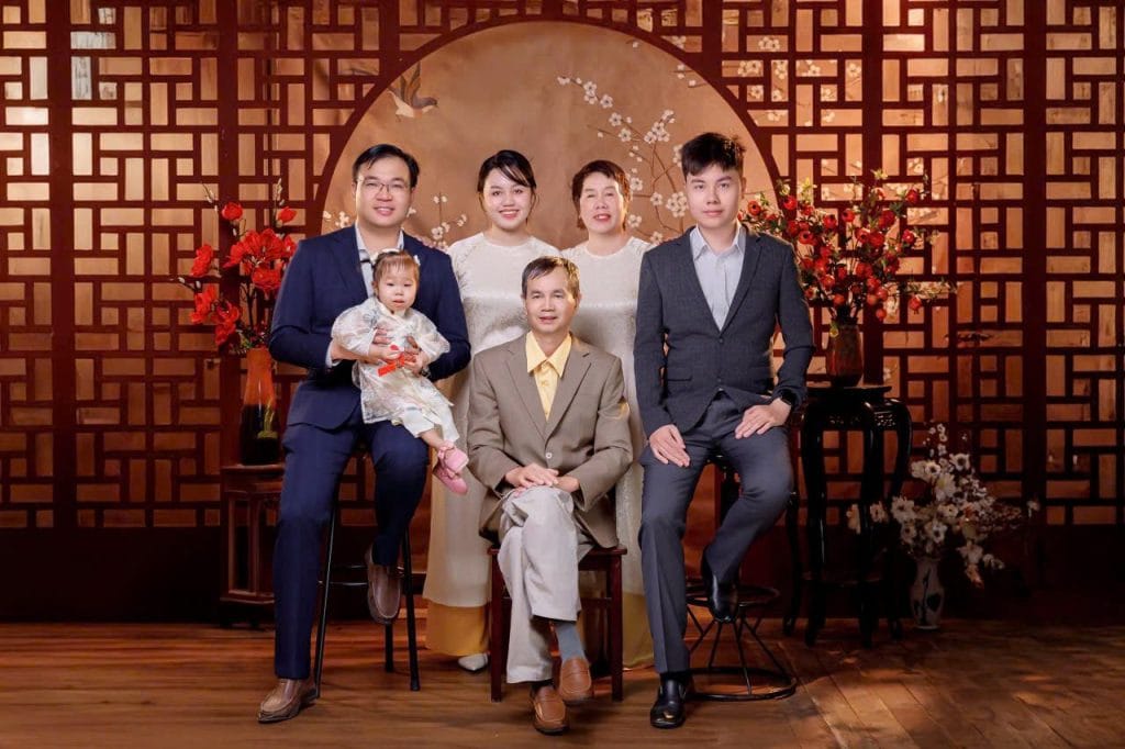 Chụp ảnh gia đình cuối năm với đầy đủ các thành viên sum vầy