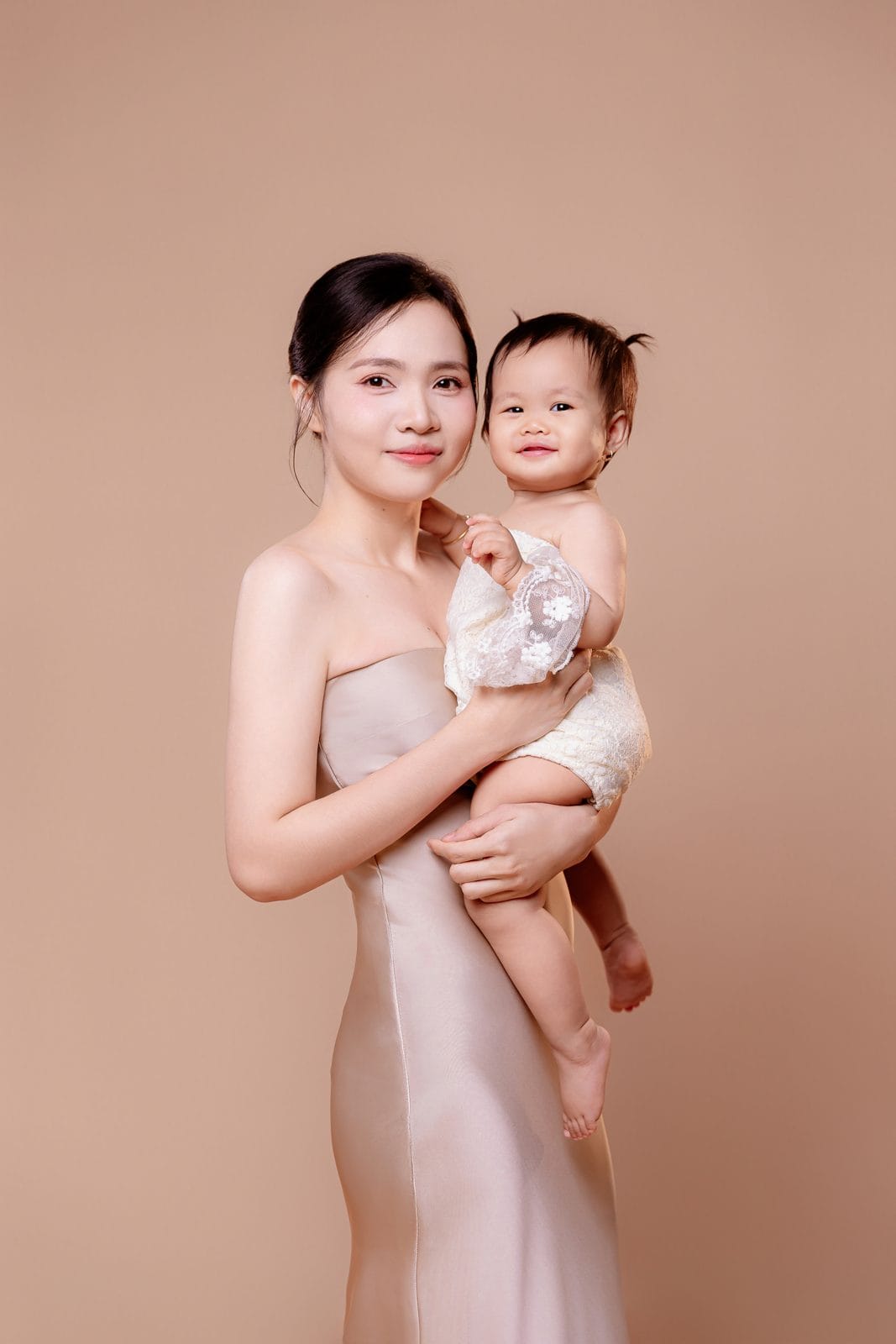 chụp ảnh mẹ và bé - NHƯ Photo Trang phục tone-sur-tone khi chụp ảnh mẹ và bé cùng tông màu