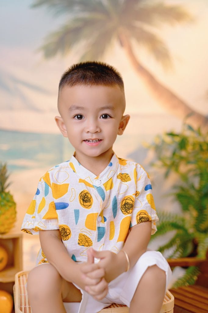 Concept chụp ảnh bé theo mùa dịp Tết với áo dài và sắc đỏ truyền thống