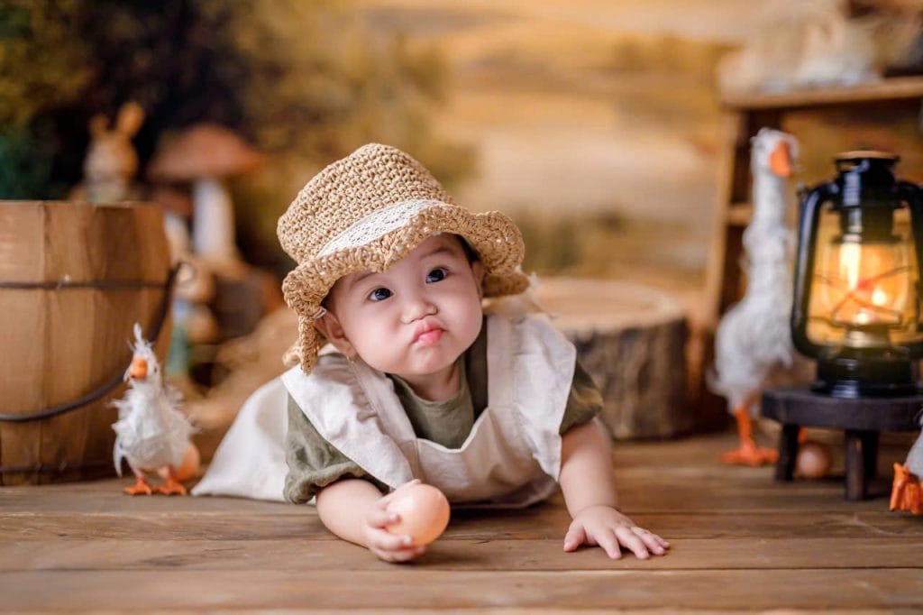 Trang phục chụp ảnh cho bé được chọn phù hợp theo độ tuổi và khả năng vận động