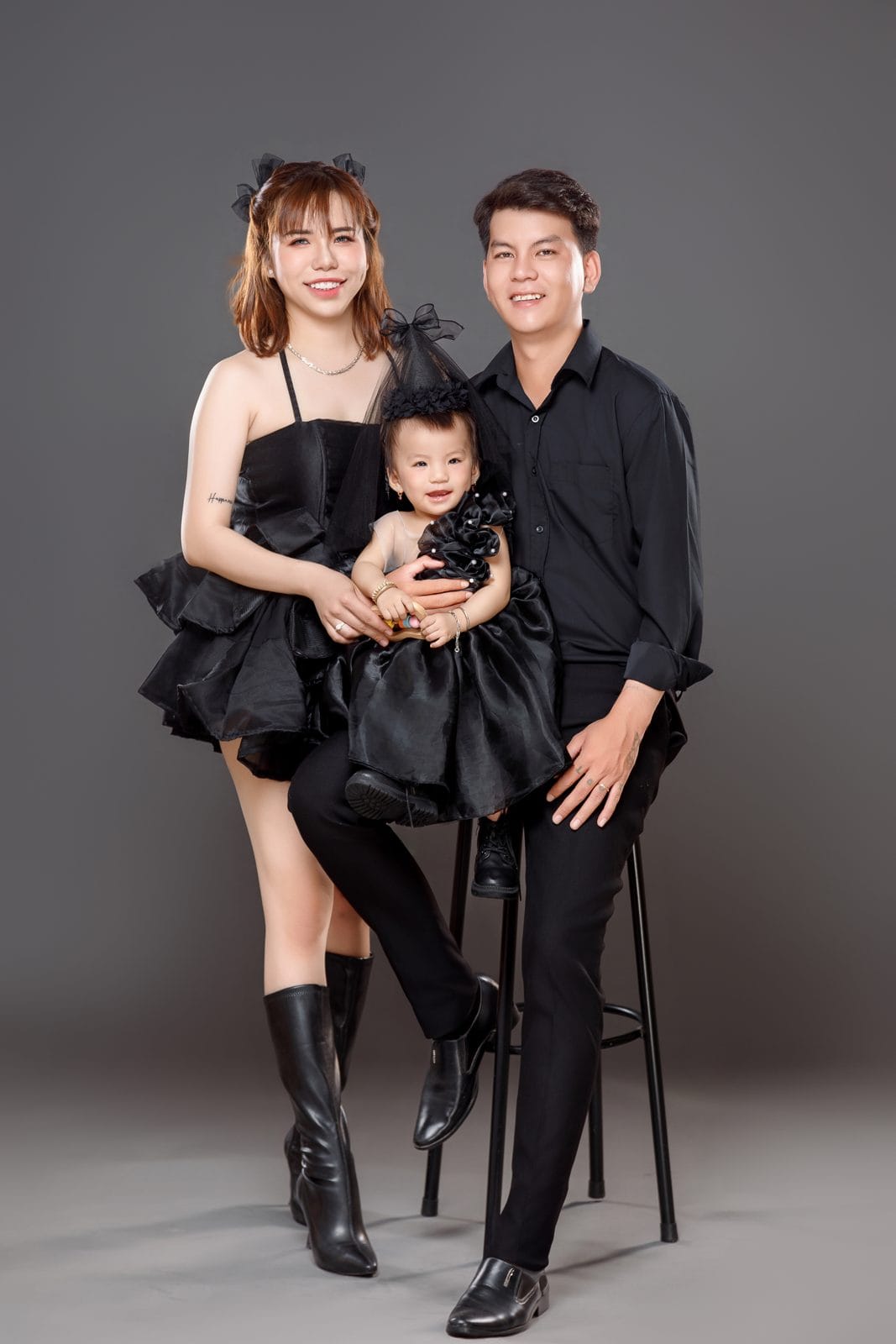 trang phục chụp ảnh gia đình - NHƯ Photo Chất liệu và kiểu dáng trang phục chụp ảnh gia đình thoải mái cho các thành viên