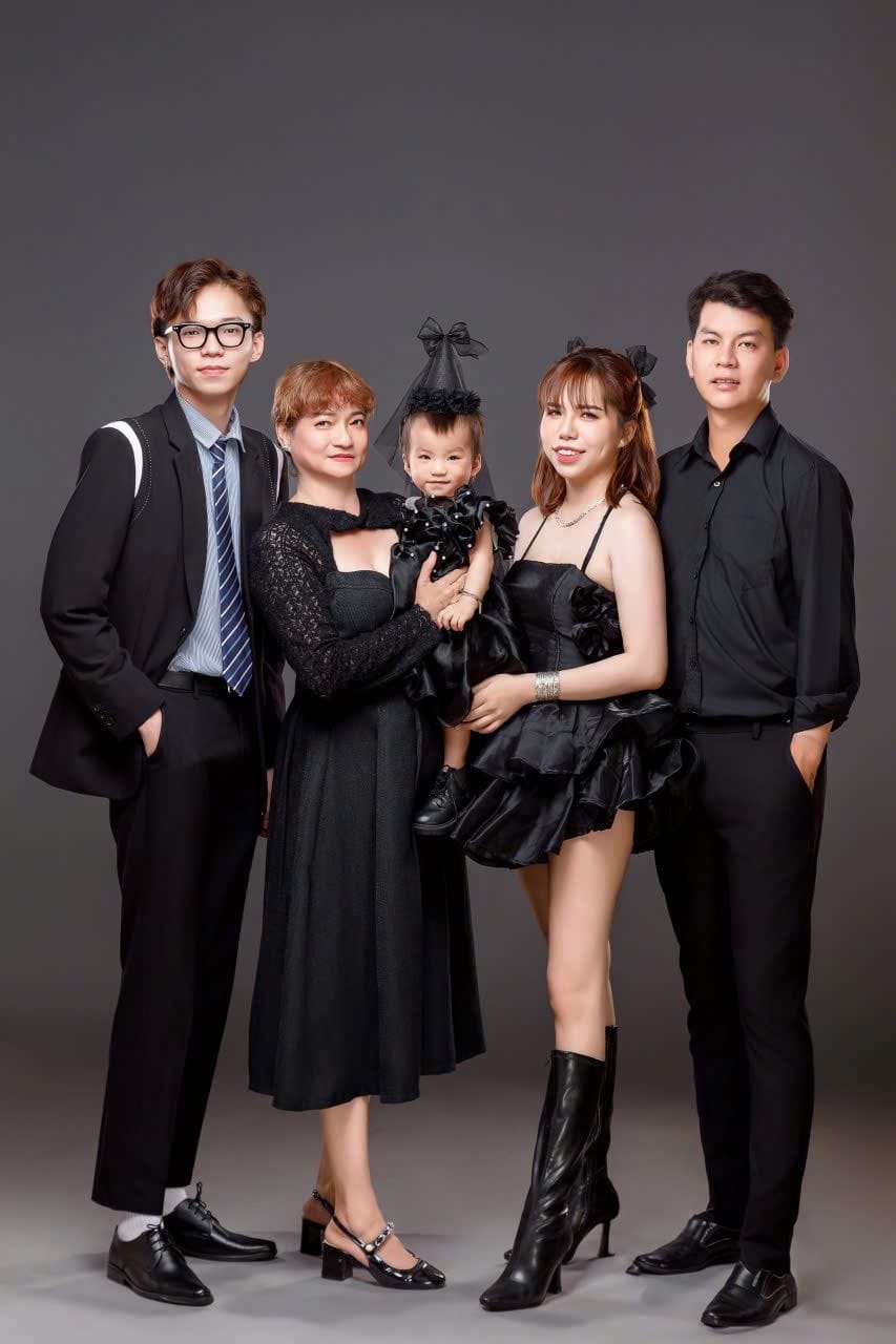 Chụp ảnh gia đình sang trọng tại NHƯ Photo Studio – Long An