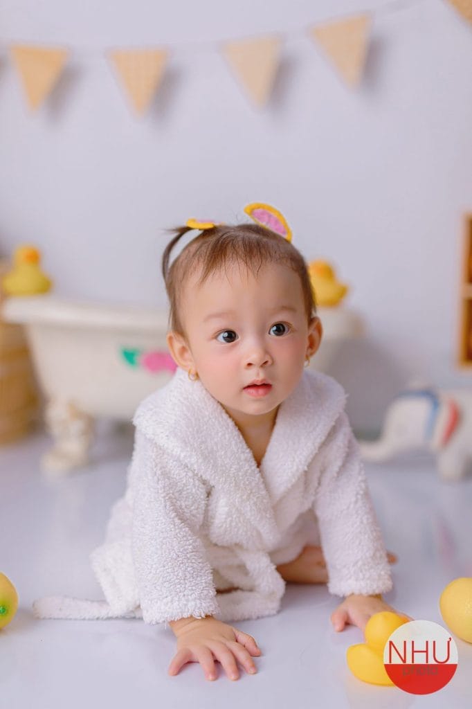 bộ ảnh 12 tháng của bé qua từng giai đoạn
