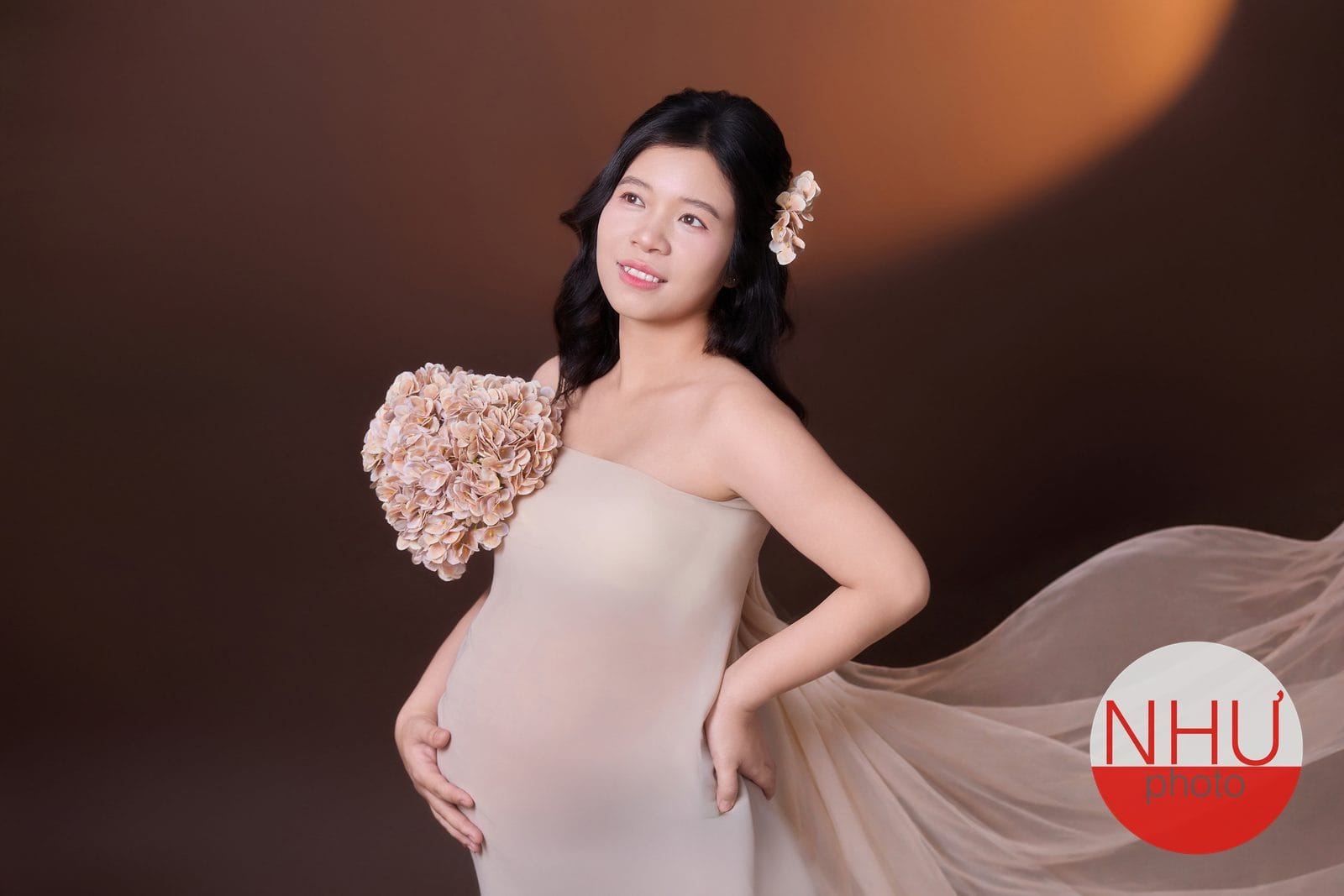 chụp ảnh bầu tại studio cho mẹ tháng thứ bảy