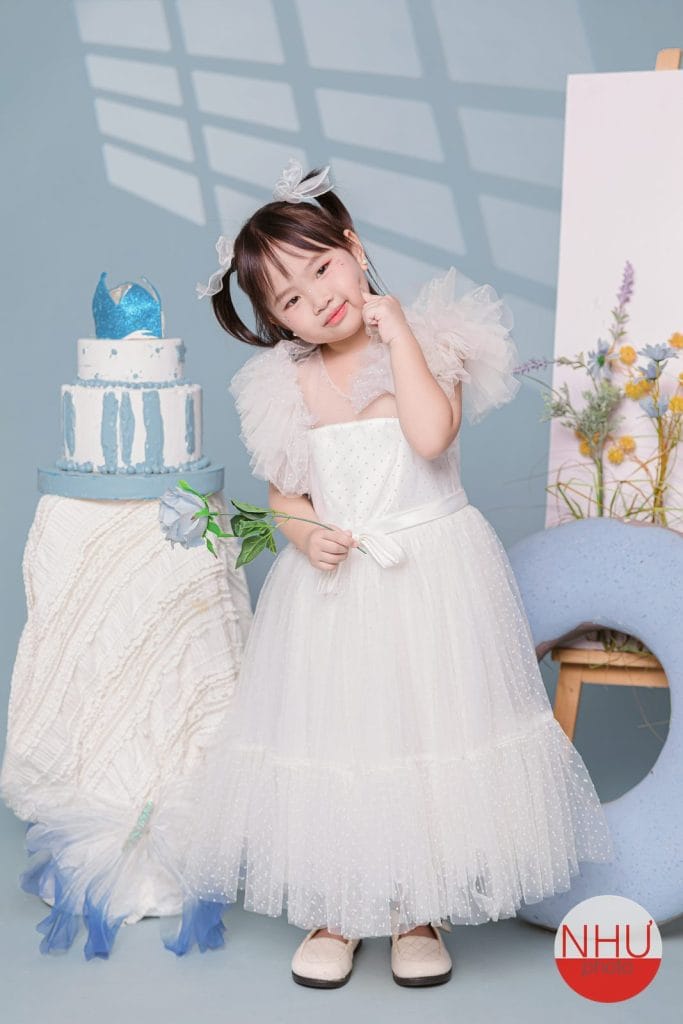 chụp ảnh bé 4 tuổi tạo dáng concept phi hành gia