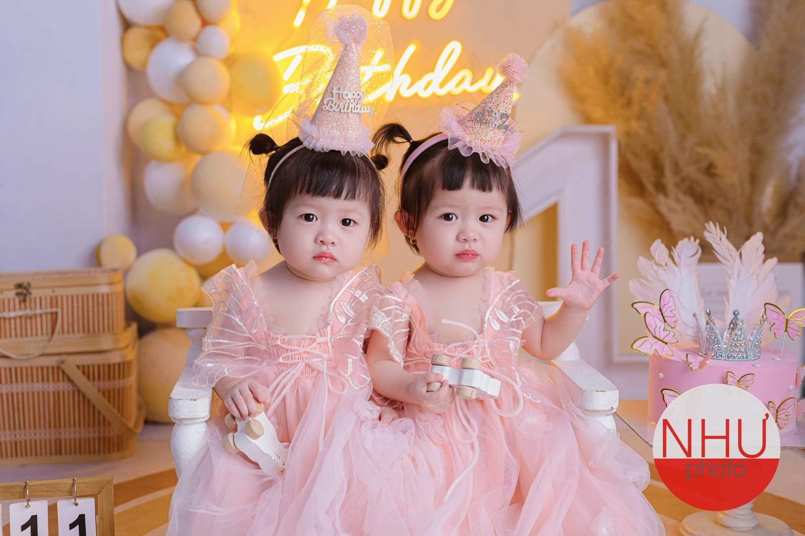 chụp ảnh bé biểu cảm tự nhiên khi đang chơi