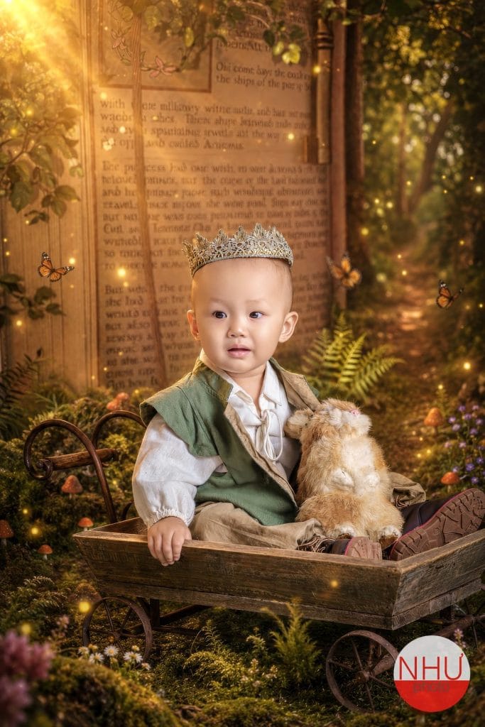 chụp ảnh cho bé nhút nhát nép vào mẹ tại studio