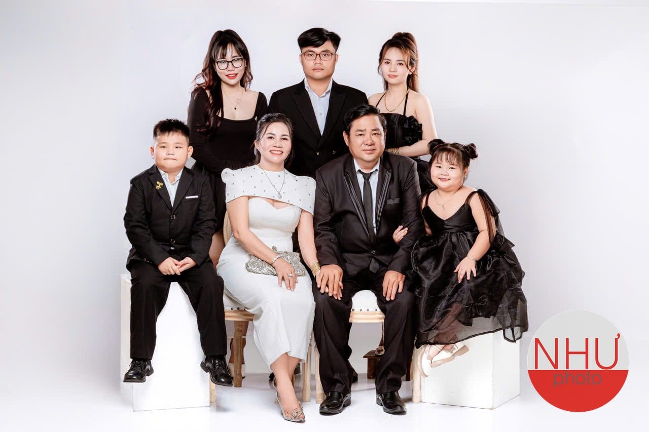 chụp ảnh gia đình có ông bà trong bối cảnh ấm cúng