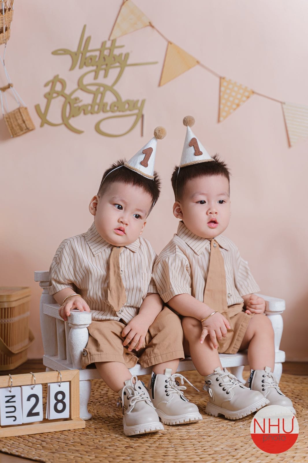 chụp ảnh bé sinh đôi tại phòng chụp studio