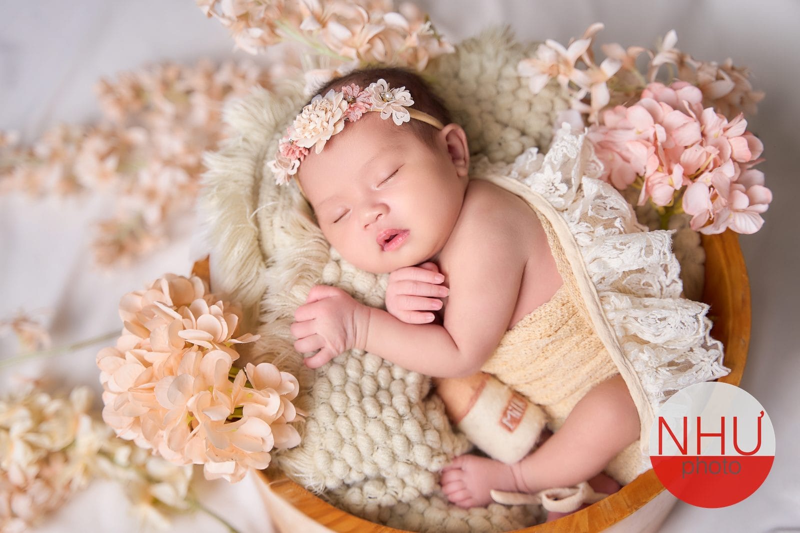 chụp ảnh sơ sinh cần lưu ý gì về ánh sáng an toàn