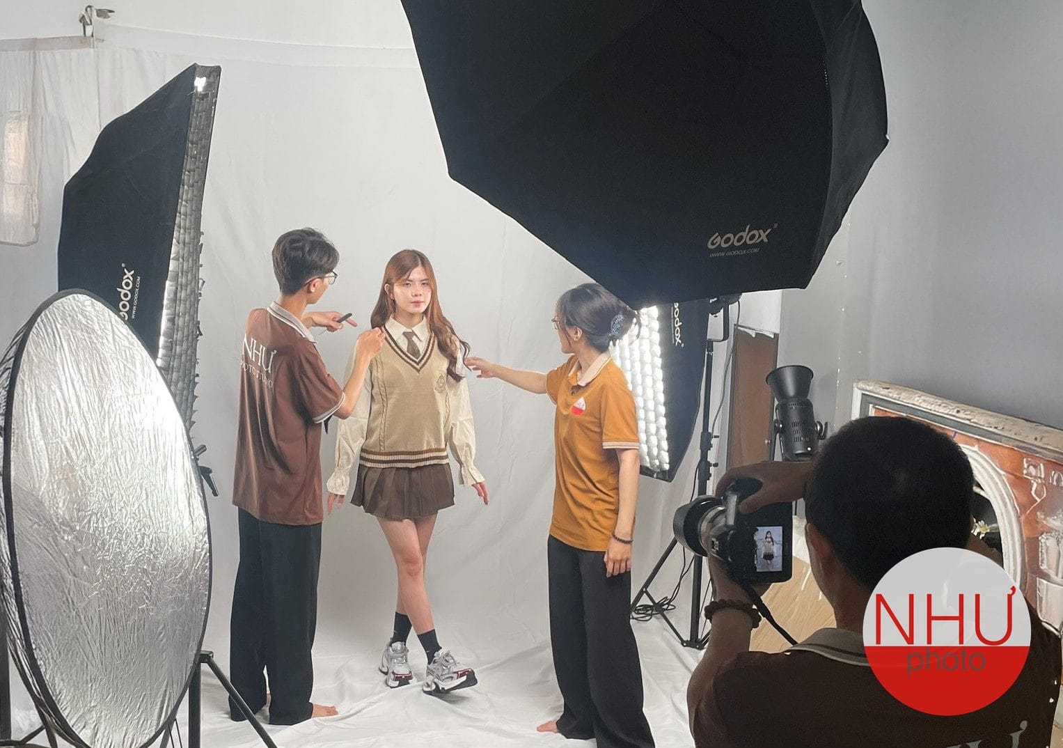 ảnh thẻ cho bé đi học vừa chụp xong tại studio