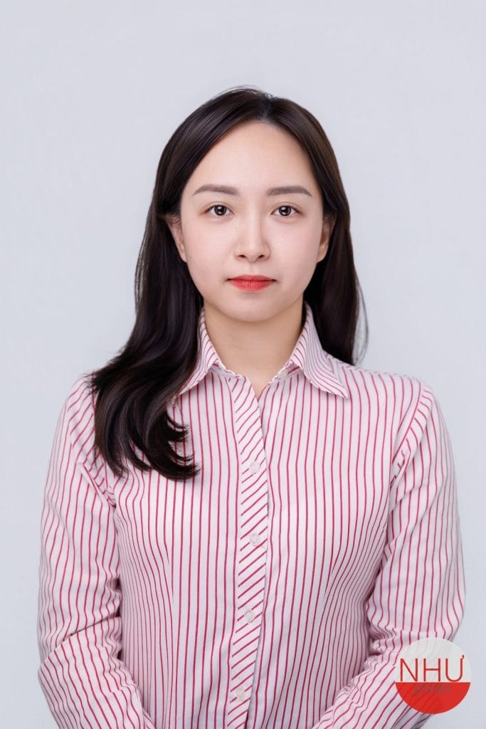 chụp ảnh thẻ nên mặc áo gì màu xanh navy cổ tròn