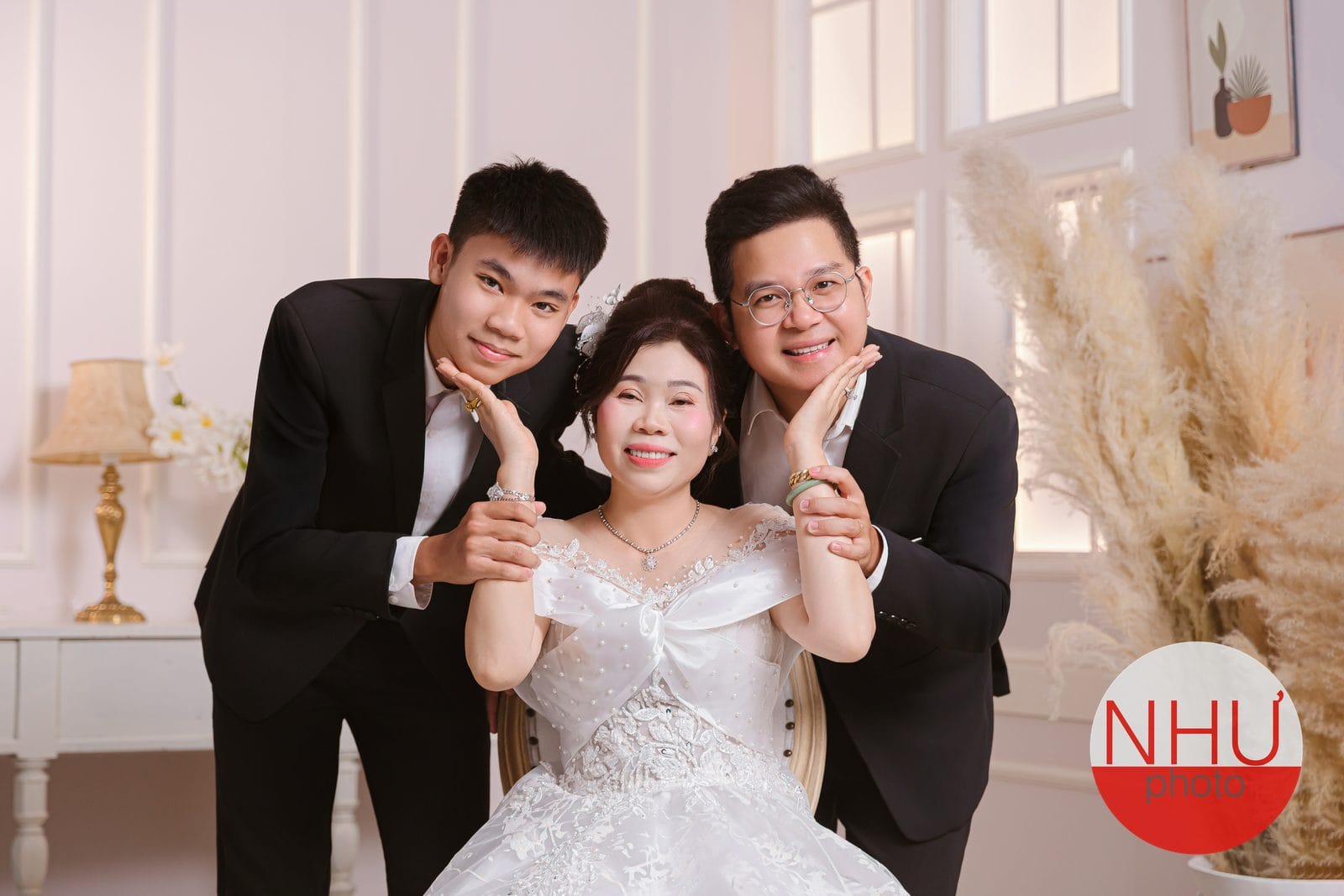 chụp lại ảnh cũ gia đình mang ảnh gốc đến buổi chụp