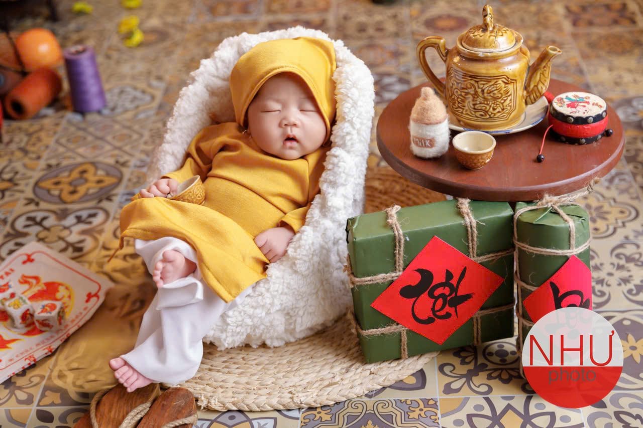 ba mẹ trao đổi đặt lịch chụp ảnh sơ sinh khi đang mang thai