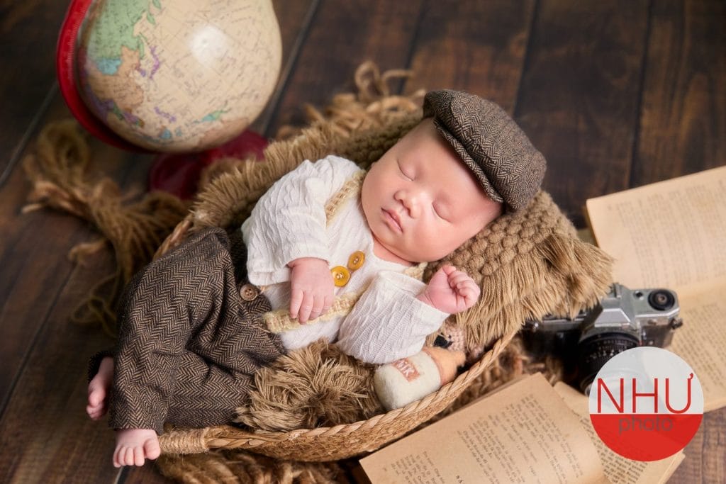 trang phục chụp ảnh sơ sinh với khăn cotton tông màu be