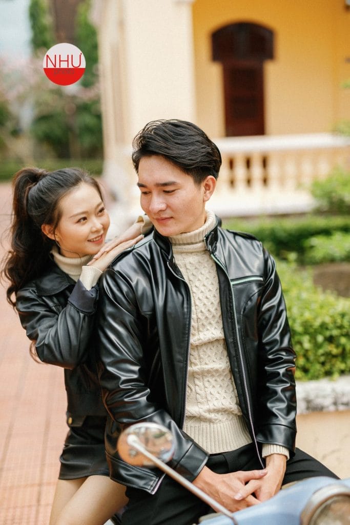 Cặp đôi áo khoác da bên xe Vespa, ảnh pre-wedding Long An