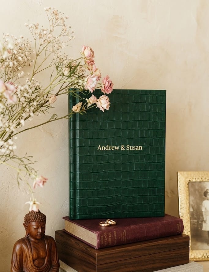 Photobook thành phẩm ép nhũ tên gia đình, in tại NHƯ Photo